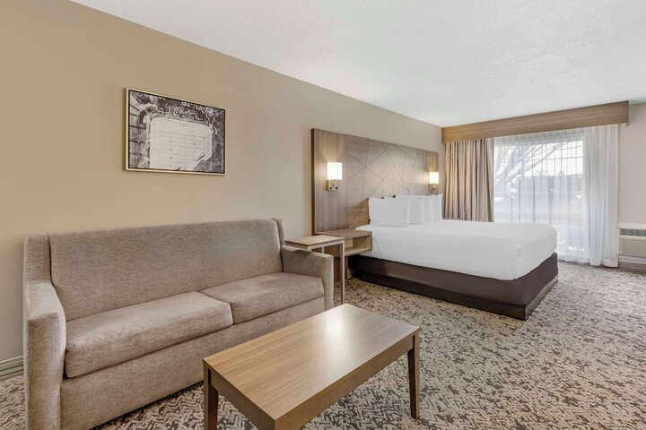 Best Western Plus Grand Manor Inn