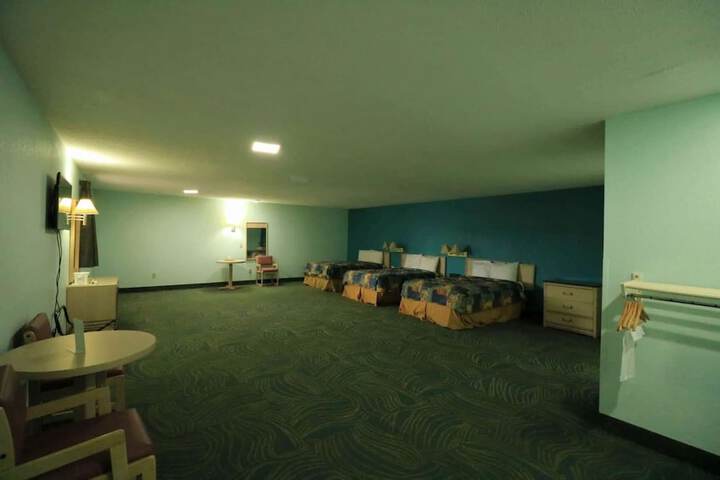 Room 6 of 22