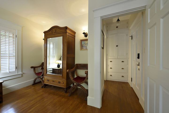Room 80 of 151