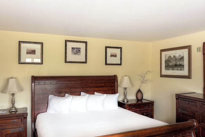 Canmore Inn & Suites