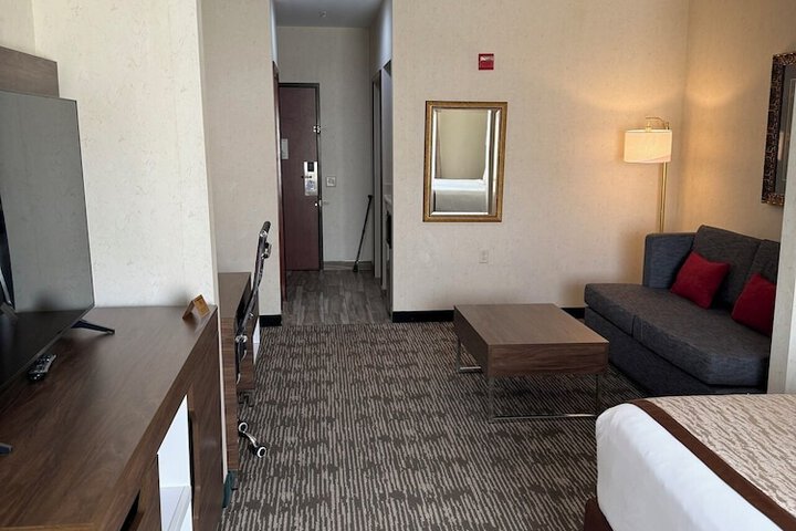 Evergreen Inn and Suites