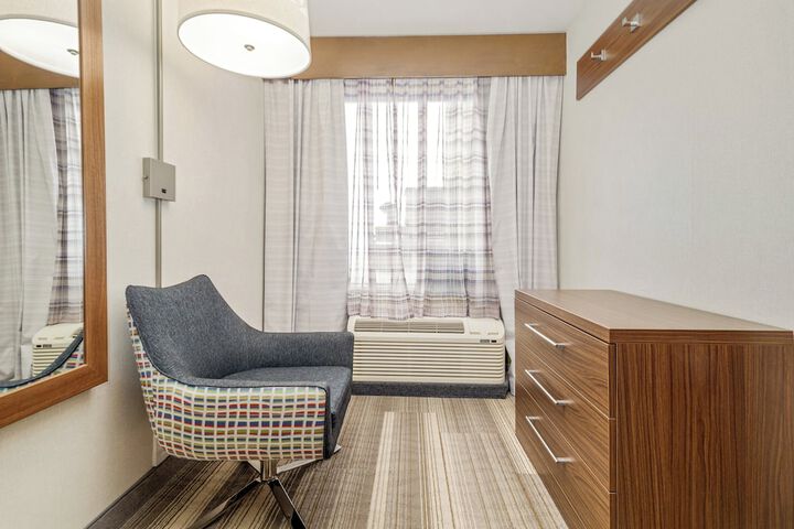Room 19 of 348