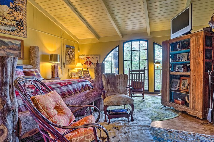Lodge on Lake Siesta: Spacious La Grange Retreat!