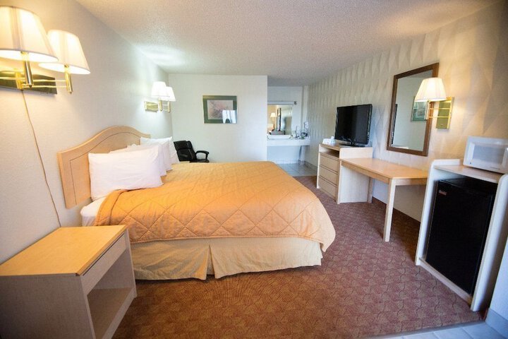 Room 21 of 34