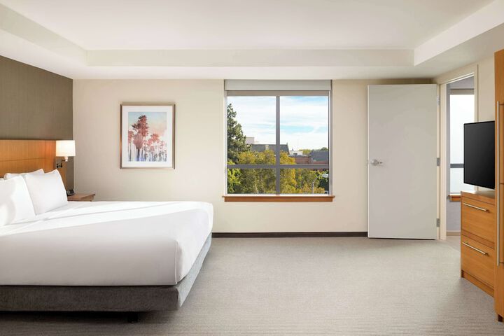 Room 37 of 63