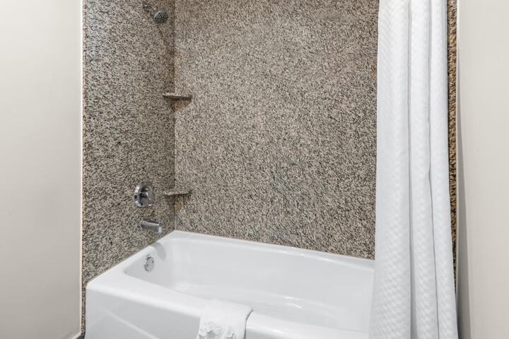 Hotel Aura SFO