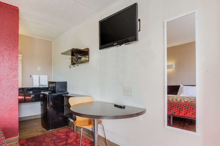 Room 33 of 39