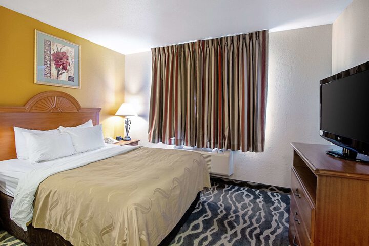 Room 9 of 30
