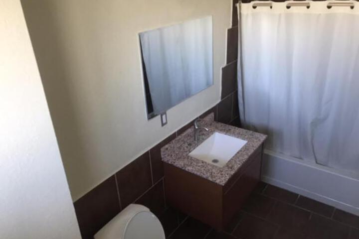 Galleria Inn Montclair / Ontario
