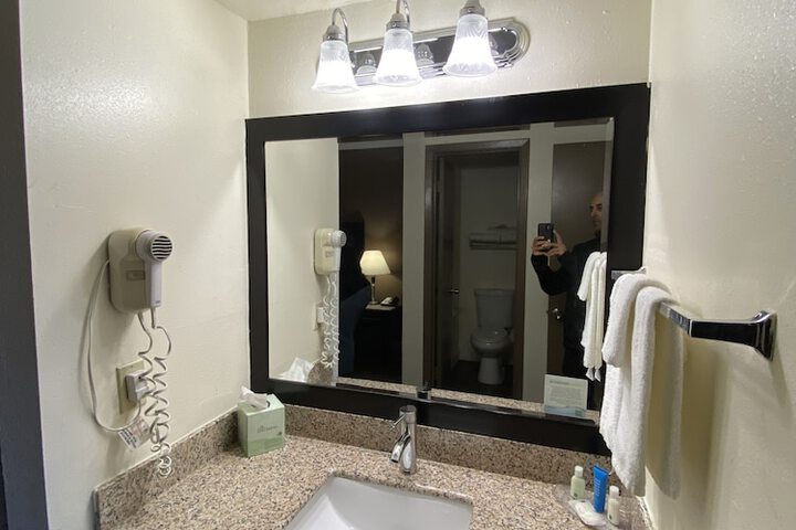 Room 6 of 28