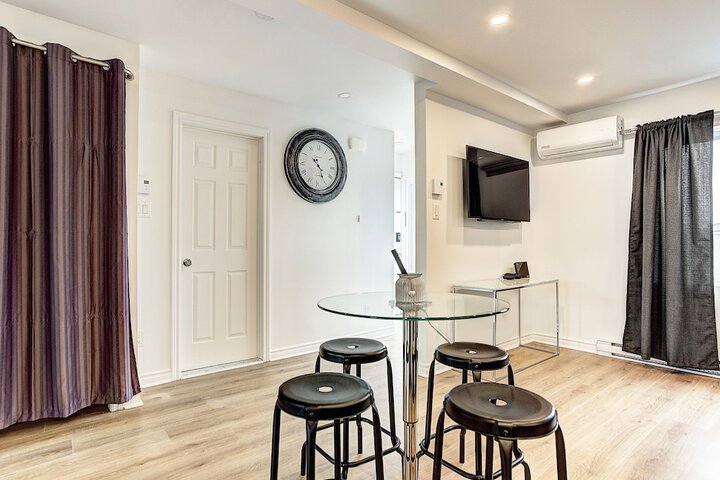 Room 6 of 23