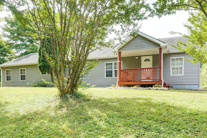 Pet-friendly Emerald Lake Retreat in Charlestown!