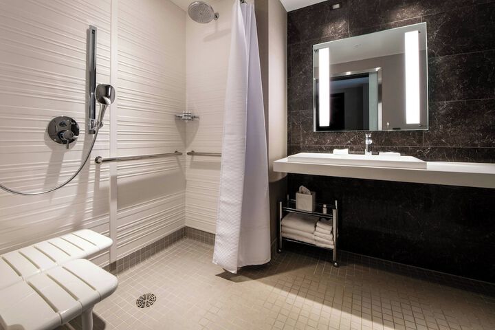 AC Hotel by Marriott Seattle Bellevue / Downtown