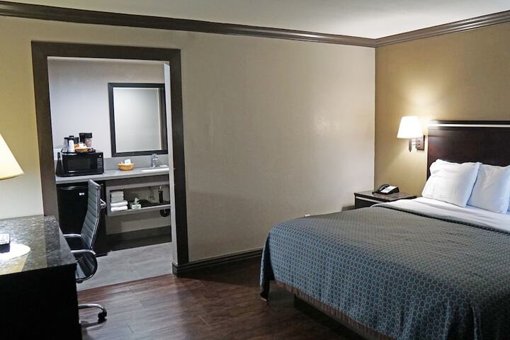 Room 10 of 26
