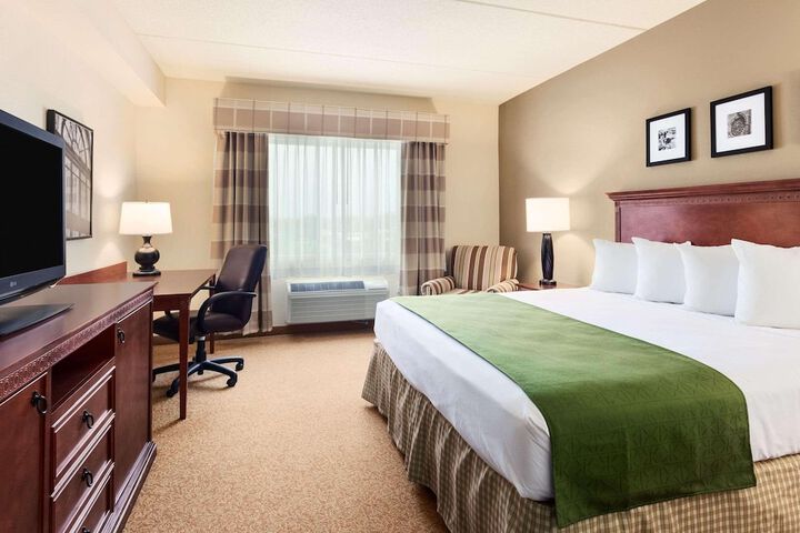 Country Inn & Suites by Radisson Buffalo South I-90, NY