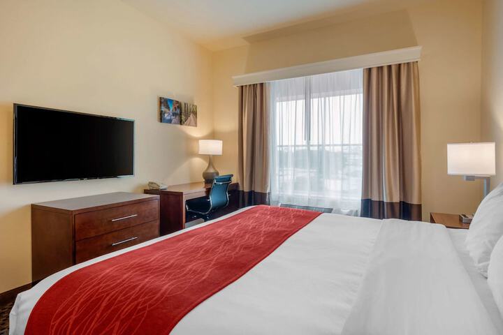Comfort Inn & Suites Fort Myers Airport