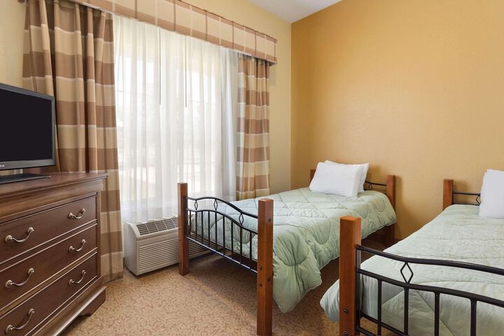 Country Inn & Suites by Radisson Salina, KS