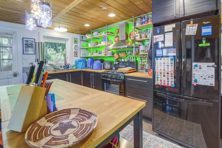 Strawberry Cabin Rental w / Deck & Mountain Views!