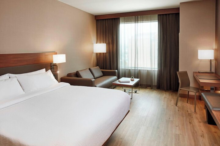 AC Hotel by Marriott Cincinnati at the Banks