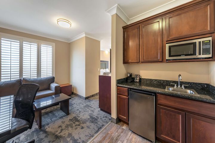 Best Western Plus Avita Suites