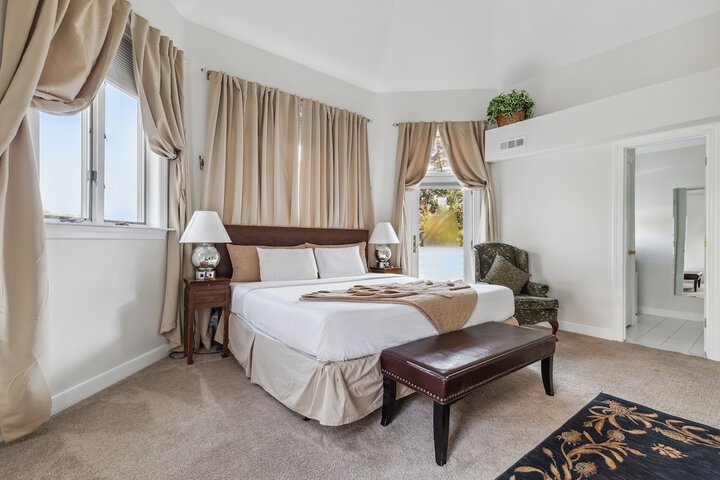 The Columbia Inn at Peralynna Manor