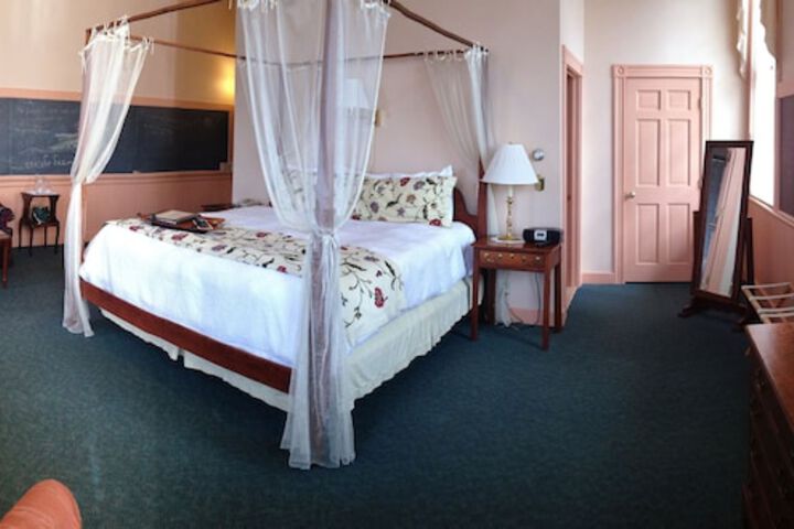 Room 73 of 105