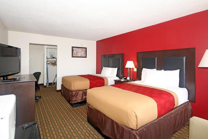 Knights Inn Pilot Mountain