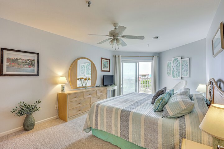 Oak Island Beachfront Condo w / Community Pool
