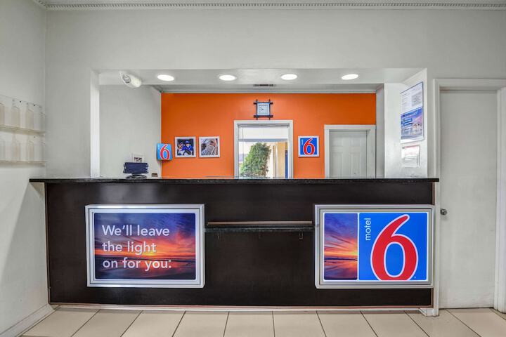 Motel 6 Americus GA