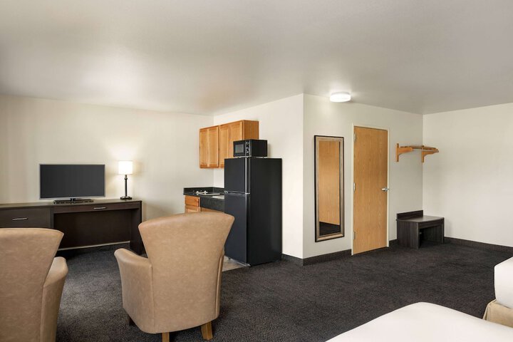 Room 11 of 25