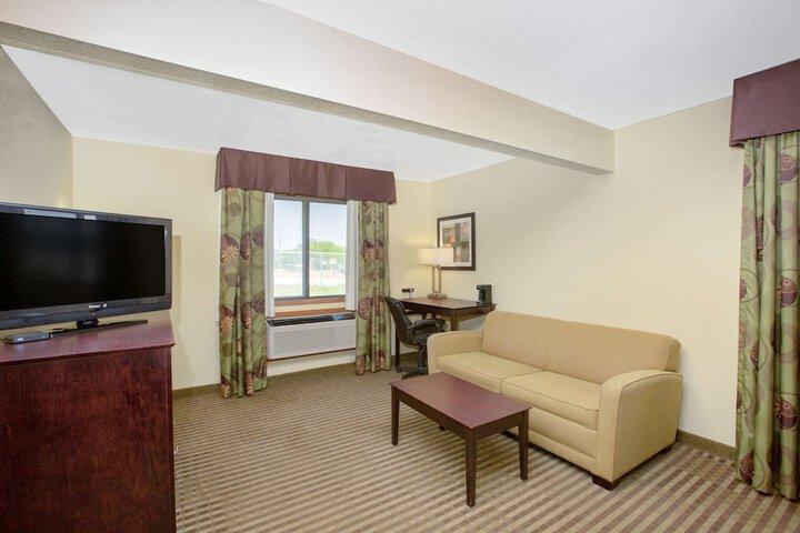 Room 11 of 18