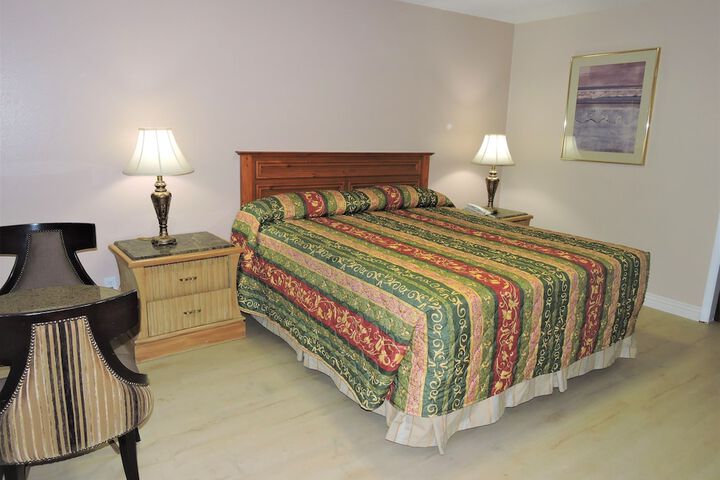 Room 6 of 32