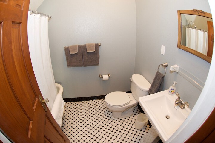 Room 26 of 34