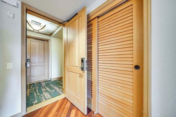Mountain Views & Pool Access: Cle Elum Condo!