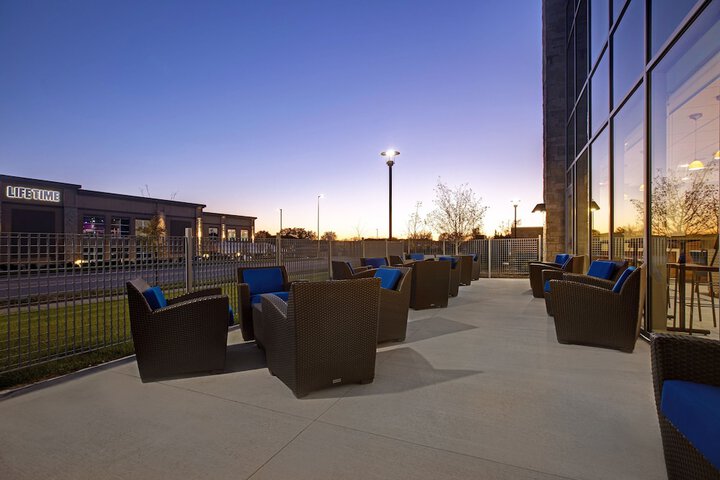 Holiday Inn Express & Suites Milwaukee - Brookfield by IHG