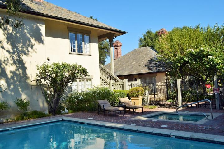 Vineyard Country Inn