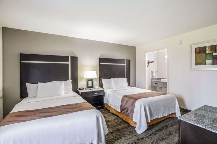 Room 33 of 70