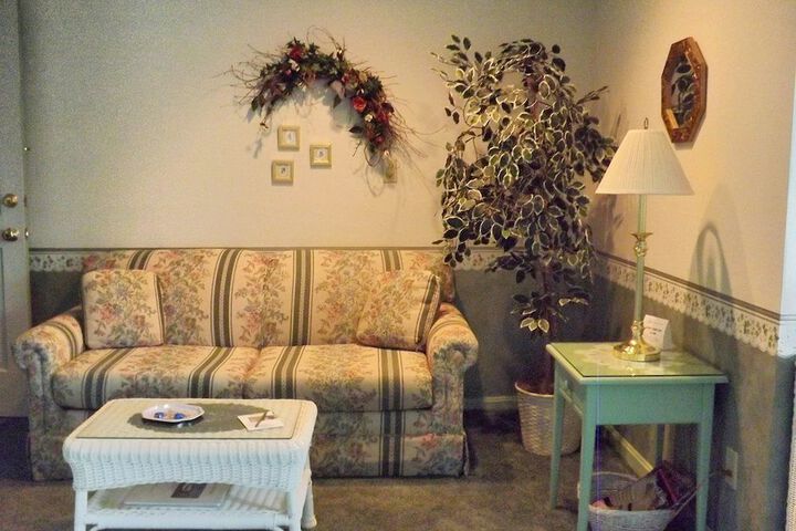 Lounge 52 of 58