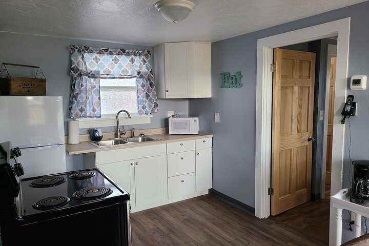 Lamplighter Cabins & Suites