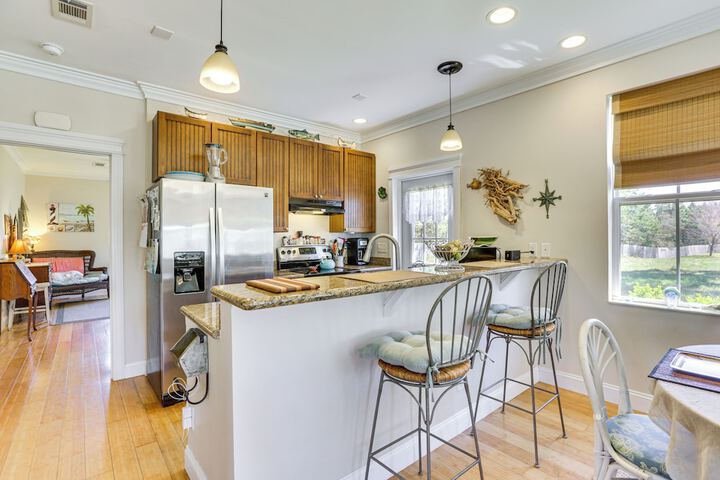 Lovely Carrabelle Home w / Lake Views & Pool Access