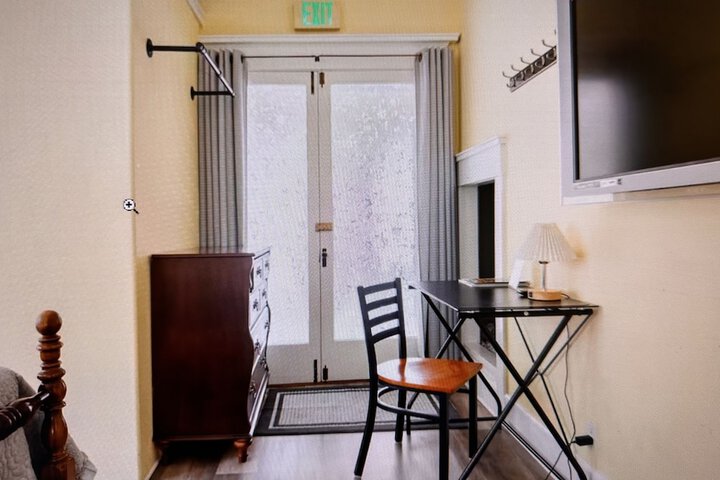Room 43 of 84