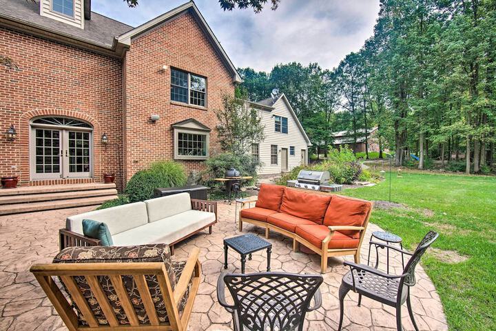 Extravagant Atglen Manor w / Private 60-acre Land!