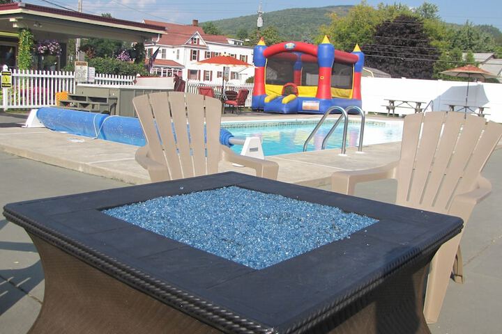 Mt Madison Inn & Suites