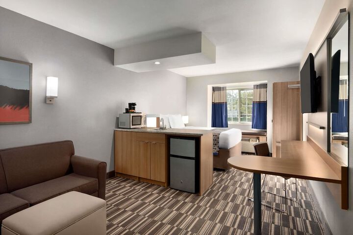 Room 4 of 13