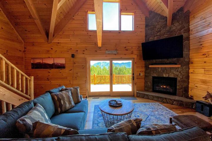 UV Log home with direct Cannon Mountain views Minutes to attractions Fireplace Pool Table AC