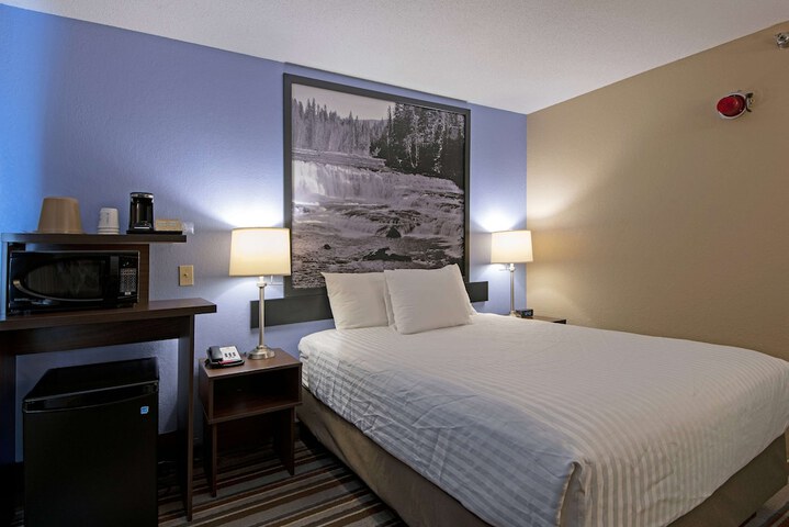 Room 28 of 68