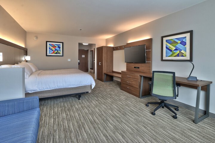 Room 8 of 26