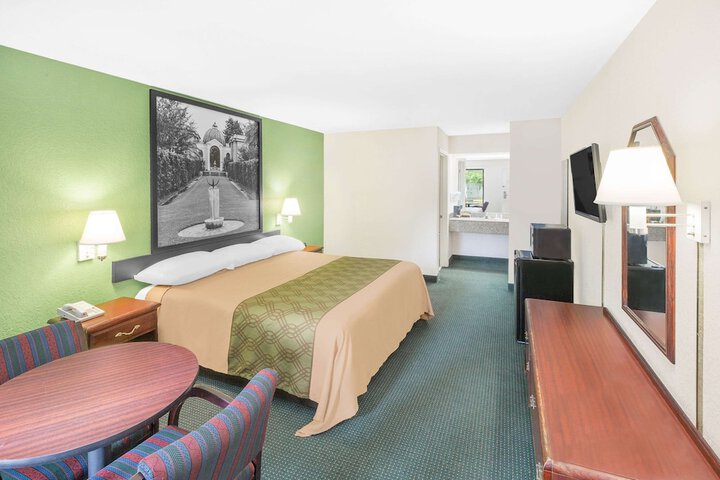 Room 6 of 13