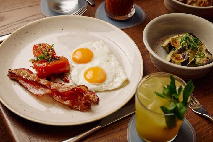 Breakfast/Coffee Service 86 of 130