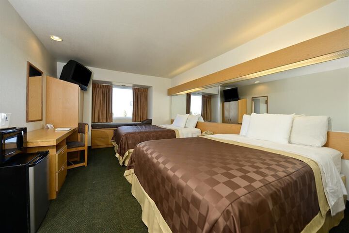 Room 12 of 16